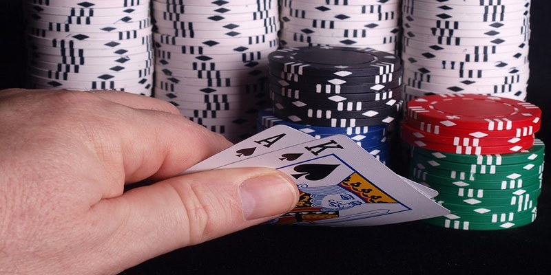 Học cách chia bài poker để có thêm những chiến lược cần thiết